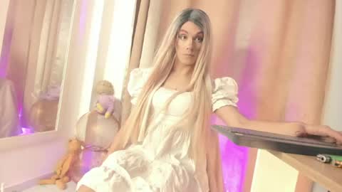 Snapshot of danielamay00 chatting on July 12, 2026, 9:44 am danielamay00 online show from July 12, 2026, 9:44 am