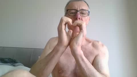 Snapshot of danielcoxone chatting on May 20, 2026, 8:42 am danielcoxone online show from May 20, 2026, 8:42 am