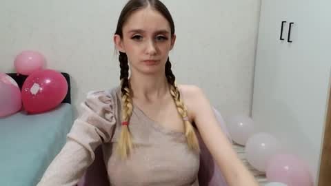 Snapshot of daniella_martin chatting on December 3, 2024, 9:11 am Daniella Martin online show from December 3, 2024, 9:11 am