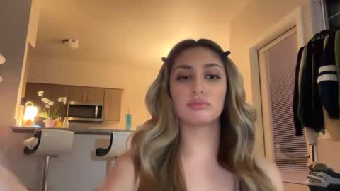 daniellarae1 online show from April 8, 2026, 4:12 am