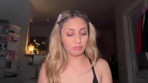 daniellarae1 online show from April 9, 2026, 5:29 am