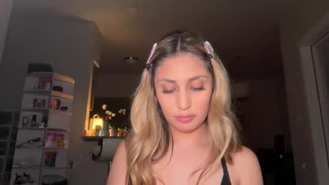 daniellarae1 online show from April 9, 2026, 6:19 am