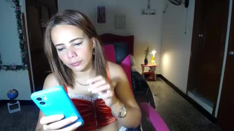 Snapshot of danielle_rose_ chatting on February 13, 2025, 4:07 pm Angie online show from February 13, 2025, 4:07 pm