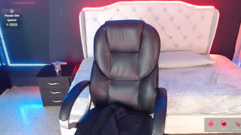 Snapshot of danielle_smithh chatting on March 6, 2025, 2:30 am Danielle Smith online show from March 6, 2025, 2:30 am