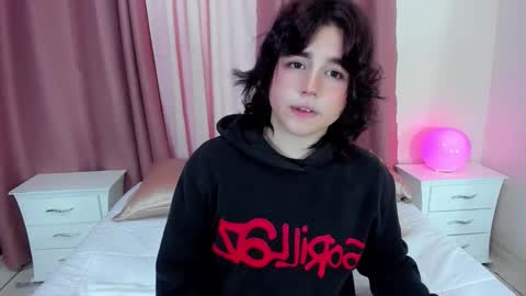 Snapshot of daniellesins2 chatting on December 1, 2025, 12:43 pm Danielle online show from December 1, 2025, 12:43 pm