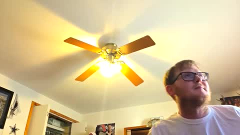 Snapshot of danielp_mod_cb chatting on November 5, 2025, 10:32 pm Daniel y. online show from November 5, 2025, 10:32 pm