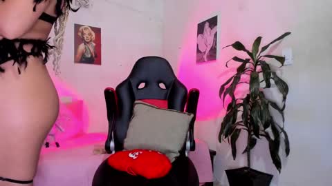 Snapshot of danii_jimenez chatting on October 2, 2025, 10:28 pm Daniela online show from October 2, 2025, 10:28 pm