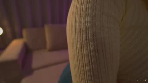 Snapshot of danii_xoxo chatting on October 14, 2025, 10:43 pm online show from October 14, 2025, 10:43 pm