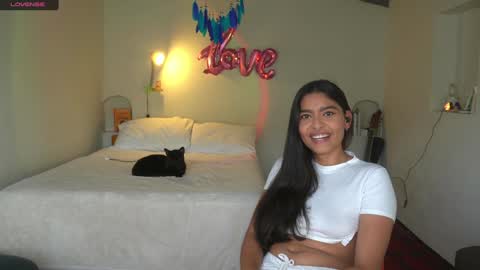 danalle .. online show from January 2, 2025, 9:50 pm