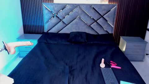 Dani whatson online show from September 20, 2025, 2:01 am