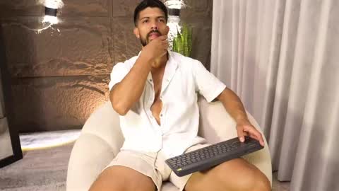 Snapshot of dann_saenz chatting on April 25, 2026, 1:03 pm Dann saenz online show from April 25, 2026, 1:03 pm