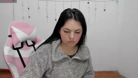 Snapshot of danna_1111 chatting on December 8, 2024, 1:14 pm danna online show from December 8, 2024, 1:14 pm