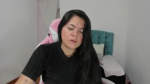 Snapshot of danna_1111 chatting on February 3, 2025, 7:52 pm danna online show from February 3, 2025, 7:52 pm