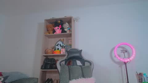 danna isabella online show from May 16, 2026, 7:45 pm