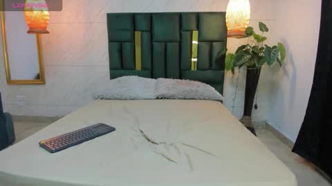 Snapshot of dannaa_williams chatting on October 3, 2025, 12:35 pm Danna online show from October 3, 2025, 12:35 pm