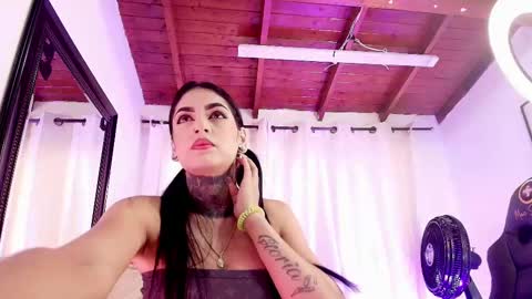 Snapshot of dannaberlin chatting on February 20, 2025, 7:19 pm Danna Berlin online show from February 20, 2025, 7:19 pm