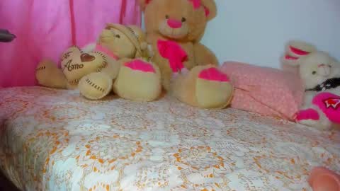 Danna Sofia jeins online show from October 6, 2025, 9:29 am