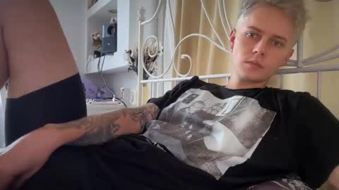 Snapshot of danny_love01 chatting on October 16, 2025, 11:22 am danny online show from October 16, 2025, 11:22 am