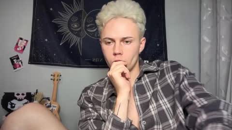 Snapshot of danny_love01 chatting on October 19, 2025, 9:59 pm danny online show from October 19, 2025, 9:59 pm