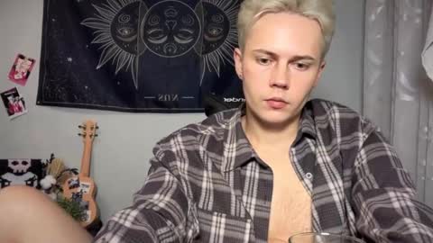 Snapshot of danny_love01 chatting on October 24, 2025, 7:54 pm danny online show from October 24, 2025, 7:54 pm