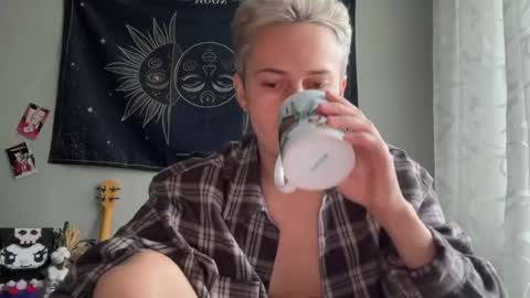 Snapshot of danny_love01 chatting on November 3, 2025, 1:01 pm danny online show from November 3, 2025, 1:01 pm