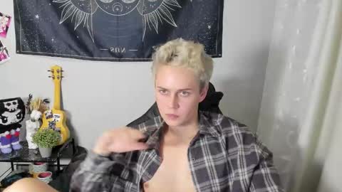 Snapshot of danny_love01 chatting on November 9, 2025, 6:17 pm danny online show from November 9, 2025, 6:17 pm