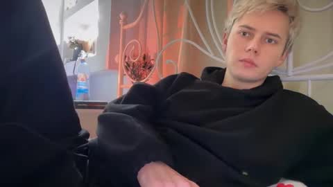 Snapshot of danny_love01 chatting on December 1, 2025, 10:53 am danny online show from December 1, 2025, 10:53 am