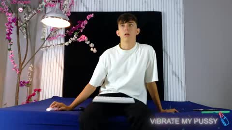Snapshot of danteandviolete_cr chatting on May 3, 2026, 11:38 am DANTEVIOLETE online show from May 3, 2026, 11:38 am