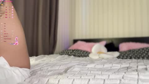 DanteetBeatrix online show from October 17, 2025, 1:03 pm