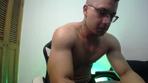 Snapshot of danteread chatting on February 11, 2025, 12:59 am danteread online show from February 11, 2025, 12:59 am