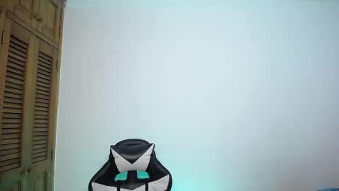 Snapshot of danteread chatting on March 7, 2025, 6:35 am danteread online show from March 7, 2025, 6:35 am