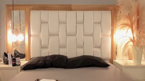 Snapshot of daphne_and_roger chatting on September 16, 2025, 11:33 am daphne_and_roger online show from September 16, 2025, 11:33 am