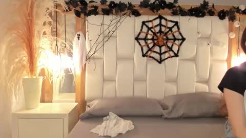 Snapshot of daphne_and_roger chatting on October 15, 2025, 11:32 am daphne_and_roger online show from October 15, 2025, 11:32 am