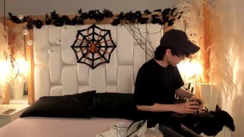 Snapshot of daphne_and_roger chatting on October 17, 2025, 11:35 am daphne_and_roger online show from October 17, 2025, 11:35 am