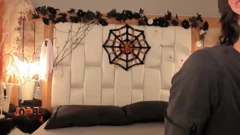 Snapshot of daphne_and_roger chatting on October 18, 2025, 11:33 am daphne_and_roger online show from October 18, 2025, 11:33 am