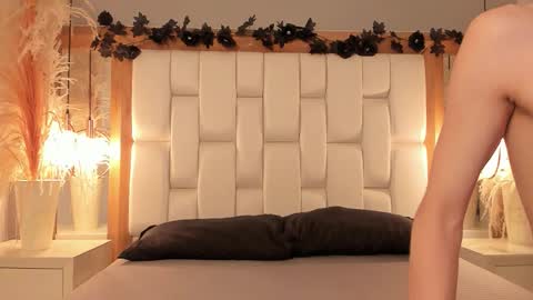 Snapshot of daphne_and_roger chatting on November 1, 2025, 1:02 pm daphne_and_roger online show from November 1, 2025, 1:02 pm