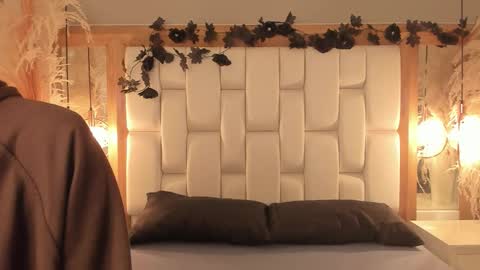 Snapshot of daphne_and_roger chatting on November 3, 2025, 11:00 am daphne_and_roger online show from November 3, 2025, 11:00 am