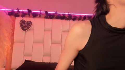 Snapshot of daphne_and_roger chatting on March 12, 2026, 11:05 am daphne_and_roger online show from March 12, 2026, 11:05 am