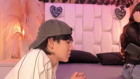 Snapshot of daphne_and_roger chatting on March 18, 2026, 11:13 am daphne_and_roger online show from March 18, 2026, 11:13 am