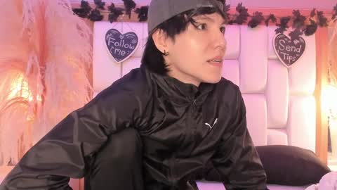 Snapshot of daphne_and_roger chatting on April 2, 2026, 11:08 am daphne_and_roger online show from April 2, 2026, 11:08 am