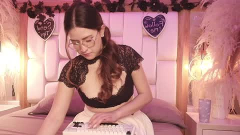 Snapshot of daphne_and_roger chatting on April 8, 2026, 11:43 am daphne_and_roger online show from April 8, 2026, 11:43 am