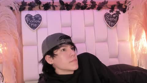 Snapshot of daphne_and_roger chatting on April 15, 2026, 11:06 am daphne_and_roger online show from April 15, 2026, 11:06 am