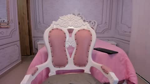 Daphne  online show from March 9, 2025, 12:09 pm