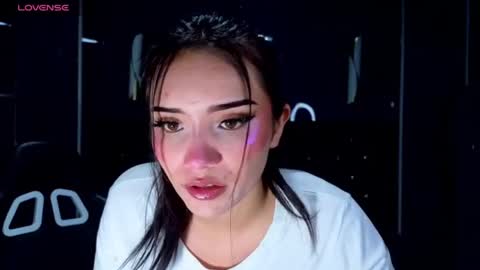 daphne_nicole_b online show from July 3, 2026, 1:06 pm