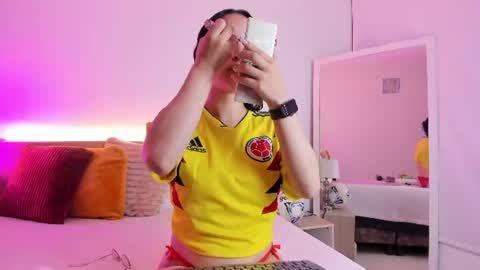 daphnevalucci online show from June 14, 2026, 3:52 am