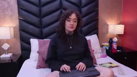 Snapshot of daphnevelvet chatting on July 22, 2026, 7:27 pm Dapneh online show from July 22, 2026, 7:27 pm