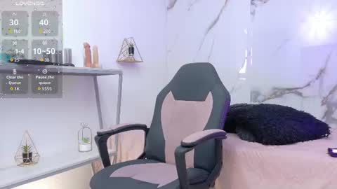 Dariah online show from July 24, 2026, 8:40 pm