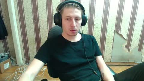 darienlarge online show from October 4, 2025, 2:42 am