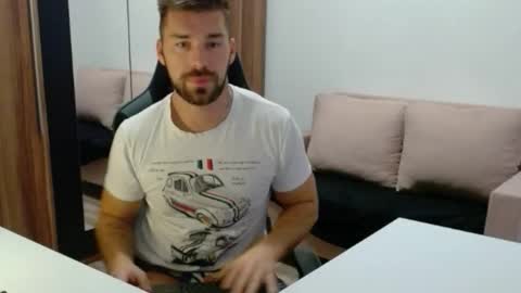 darius_94 online show from October 21, 2025, 5:19 am