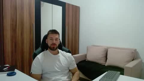 darius_94 online show from March 25, 2026, 4:18 am